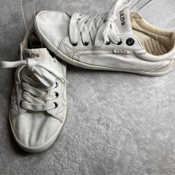 TAOS 8.5 White Canvas Sneaker - Picture 12 of 12